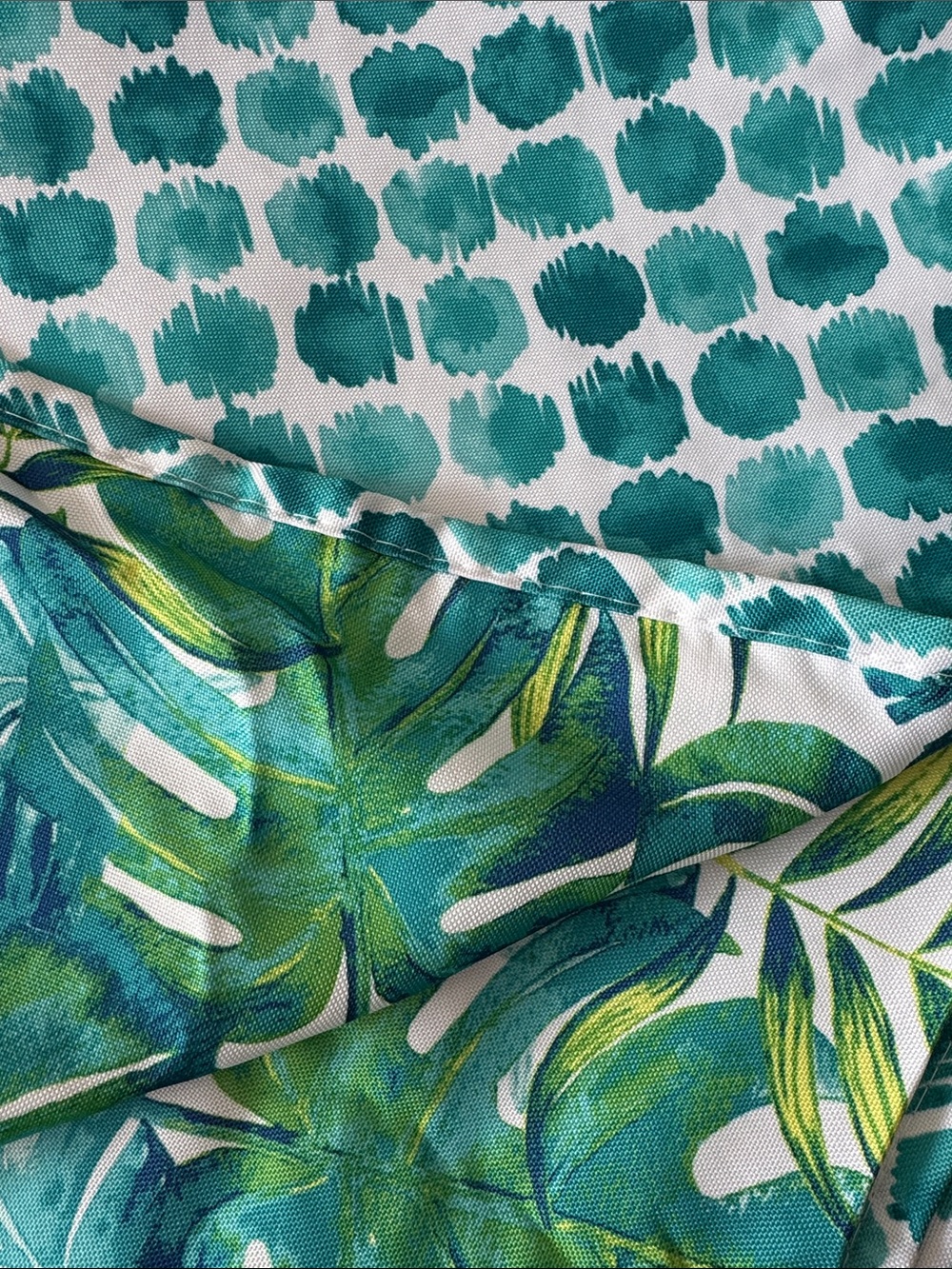 π΄ EUC Isaac Mizrahi Reversible Beach Blanket with Carry Bag β 60β x 70β - Picture 2 of 7